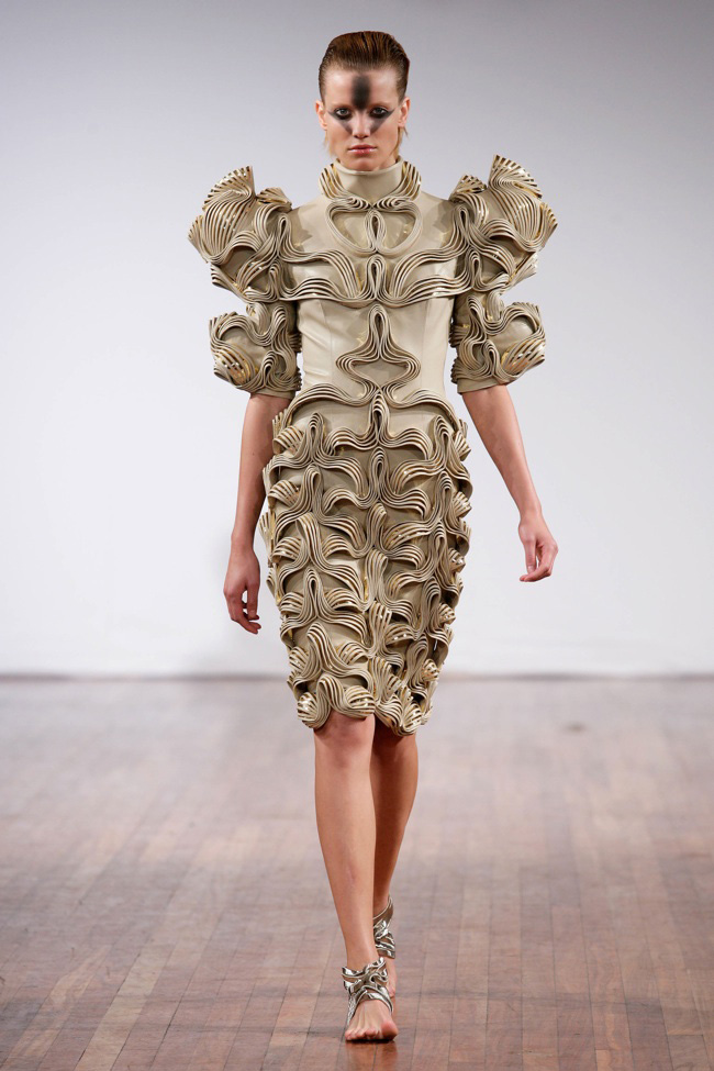 origami-iris-van-herpen-2011-2