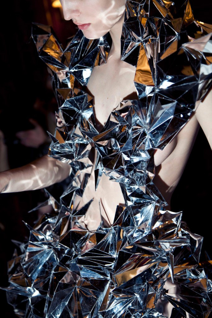 origami-iris-van-herpen-2011-3